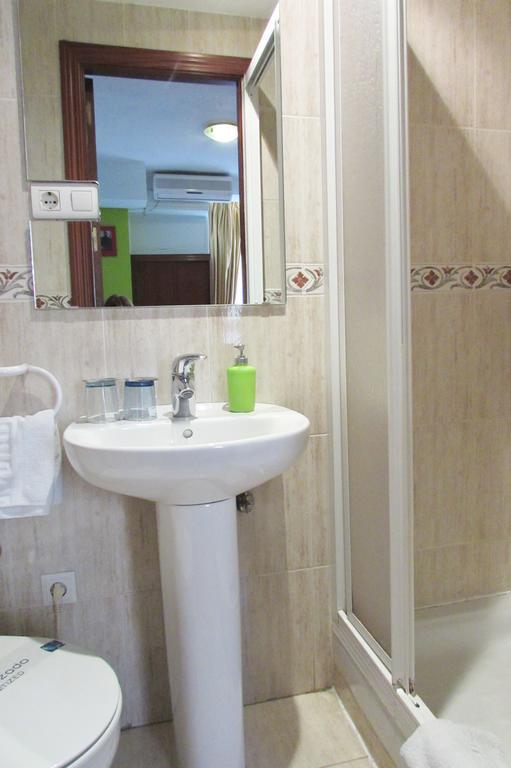 Hostal Nuevas Naciones Granada Esterno foto